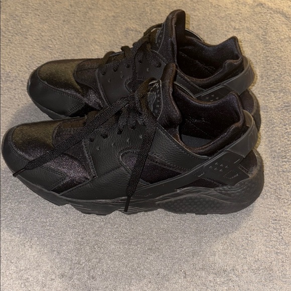 Nike Huarache Men's Black Athletic Shoes - Picture 5 of 6